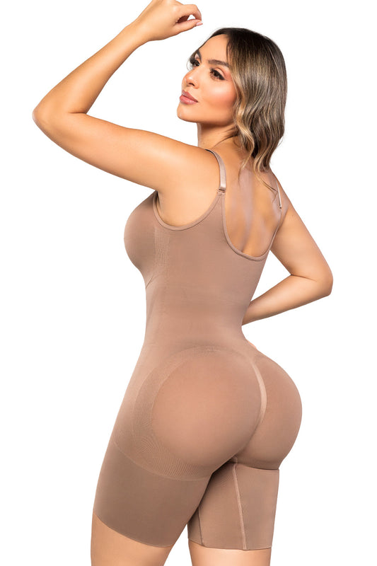 - Body faja invisible espalda alta con compresión media
- Efecto lifting natural en zona posterior con espalda cubierta
- Body moldeador con tirantes cruzados o rectos