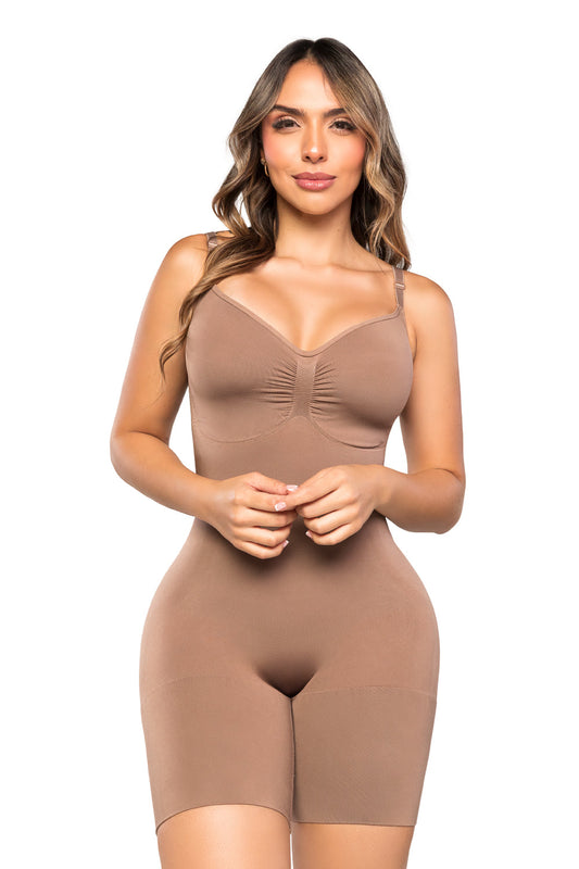 - Body faja invisible espalda alta con compresión media
- Efecto lifting natural en zona posterior con espalda cubierta
- Body moldeador con tirantes cruzados o rectos