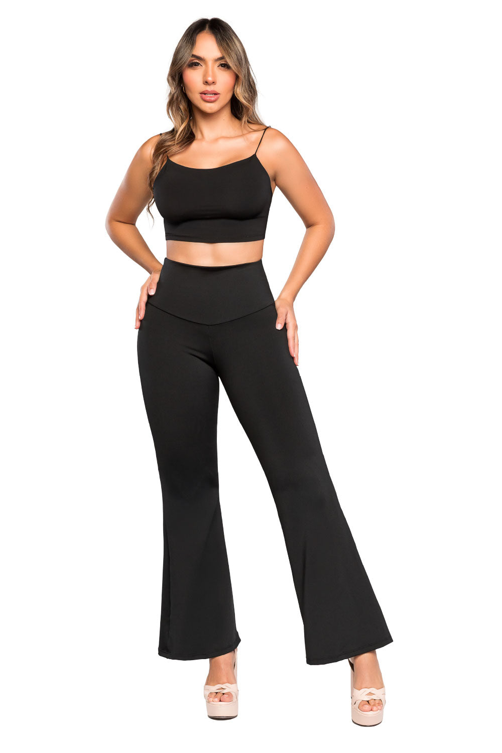 - Legging negro SMI0092 con faja interna y lifting extra
- Vista trasera con pretina acorazonada y efecto natural
- Legging bota campana Ultrainvisible con control abdominal