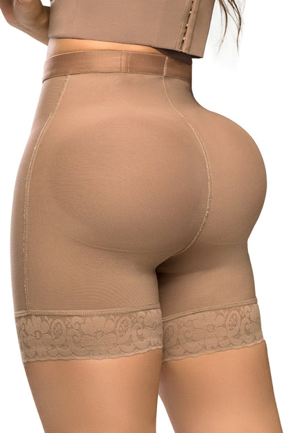 - Panty ultrainvisible SMI04024 triple lifting
- Vista trasera panty efecto redondeado natural
- Panty con control abdominal y encaje funcional