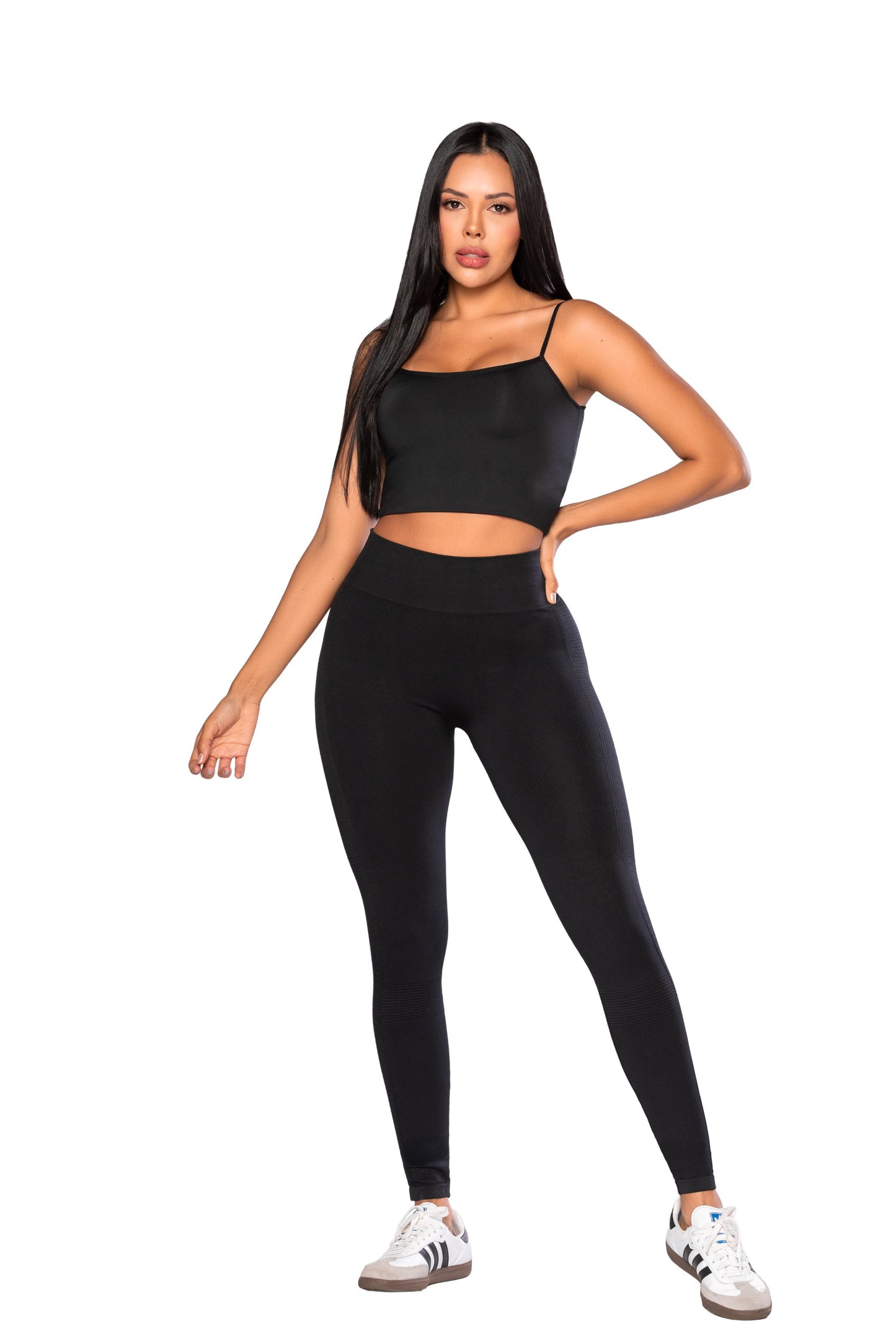 Legging Seamfree SMI1384 sin costuras efecto segunda piel
Detalle posterior de legging Seamfree con realce de glúteos
Tejido transpirable y ajuste cómodo del legging Seamfree SMI1384

